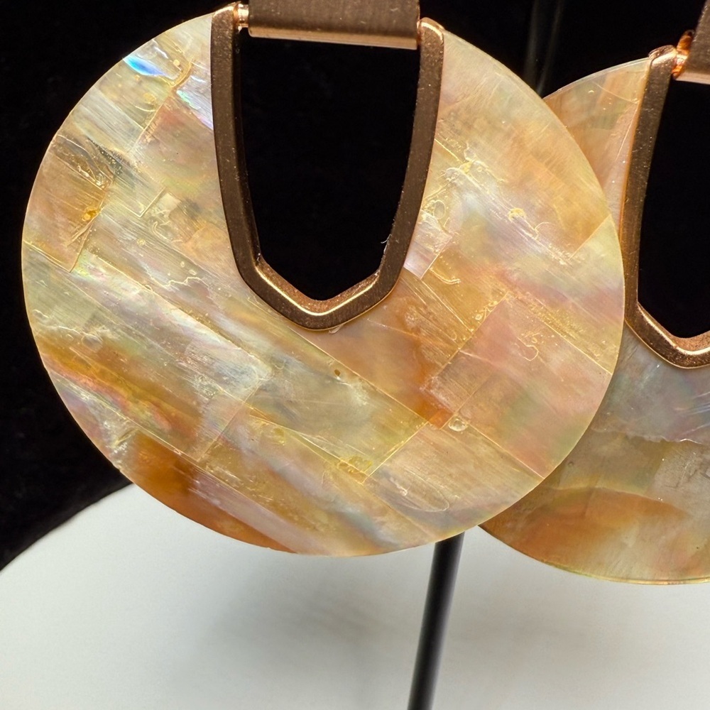 ✨ Kendra Scott Diane Rose Gold Statement Earrings in Brown Mother-of-Pearl - Picture 4 of 7